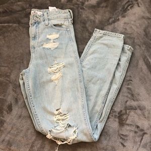 Boyfriend fitted hollister jeans